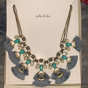 Stella and Dot Sutton necklace in box